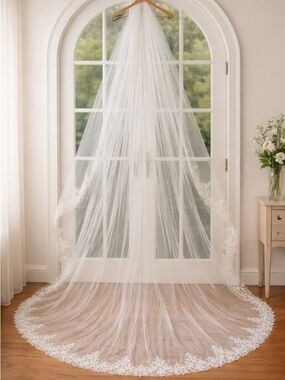 Classic Two-Tier Lace Edge Bridal Veil - Ivory